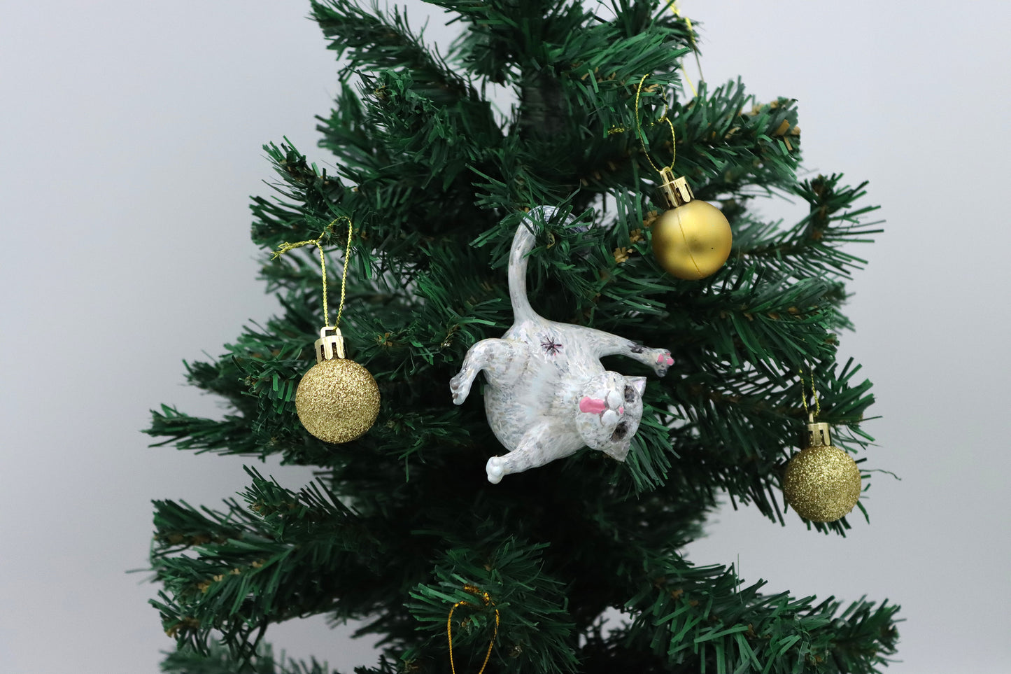 Collectible Whoreable Cat Whornament - Olivia Benson