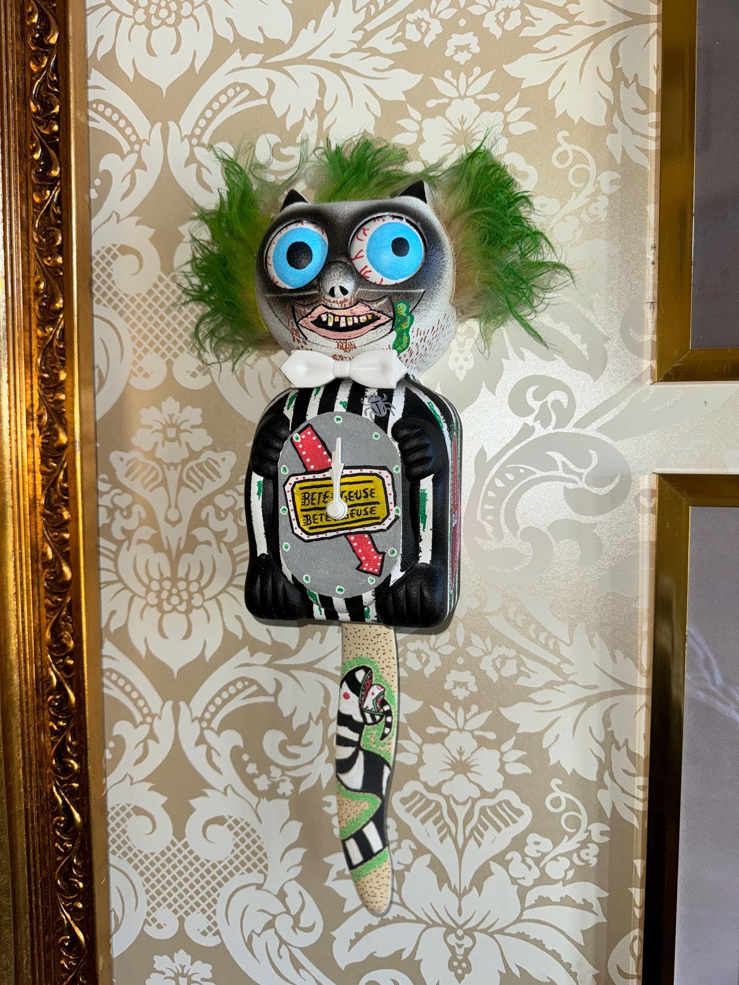Beetlejuice - Kit Cat Klock