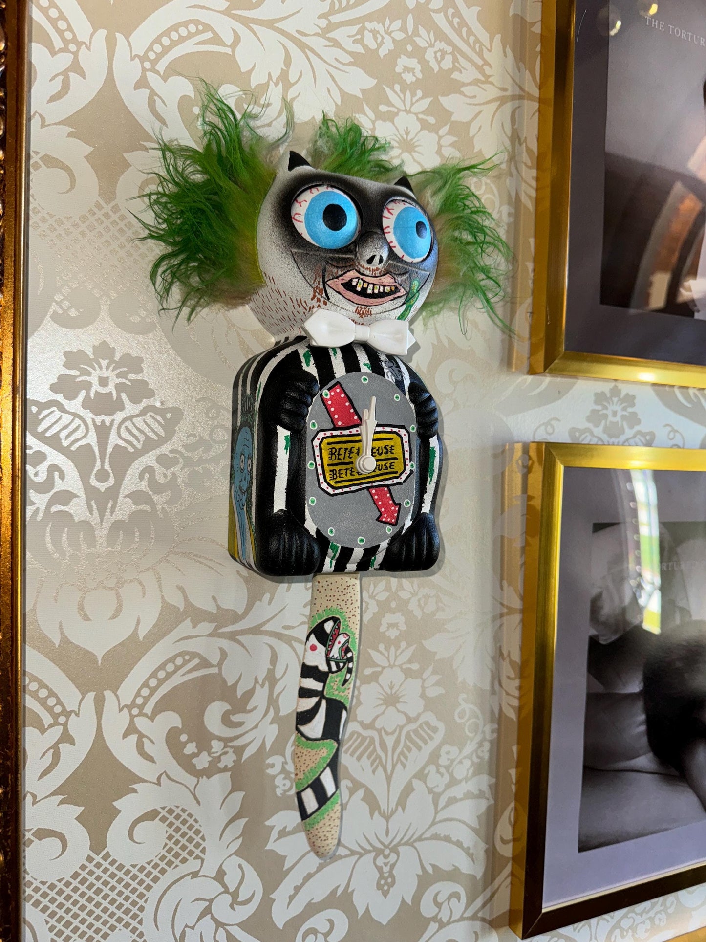 Beetlejuice - Kit Cat Klock